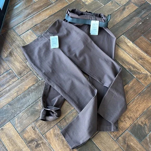 Theory Eco New Bistretch mocha button legging